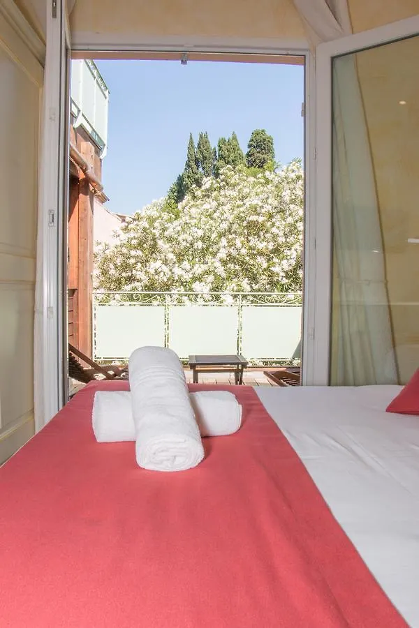 Hotel & Spa La Villa Sainte-Maxime 3*,